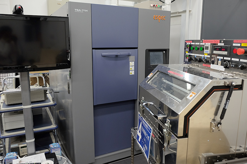 急激な温度変化を与える熱衝撃試験