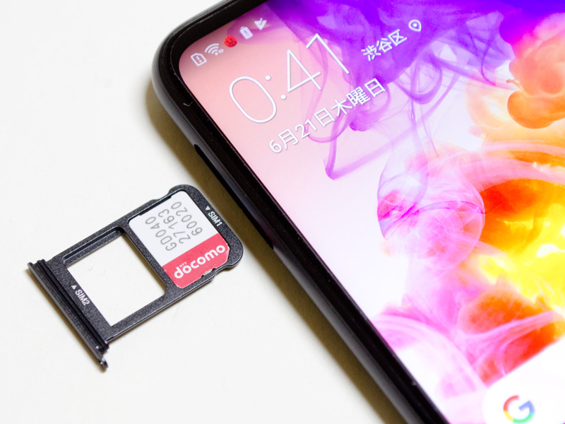Nano SIMカードスロット付近。奥側がSIM1、手前がSIM2。microSDカードには非対応