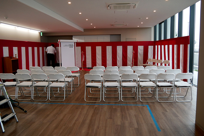 1階の食堂スペース。ここで開所式が行なわれた