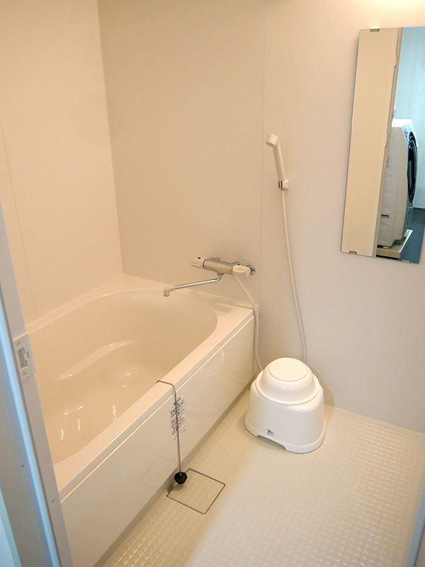 VIPルームのシャワールーム。トイレとは別になっている