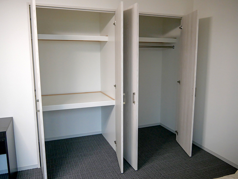 クローゼットは作り付けのものになっている