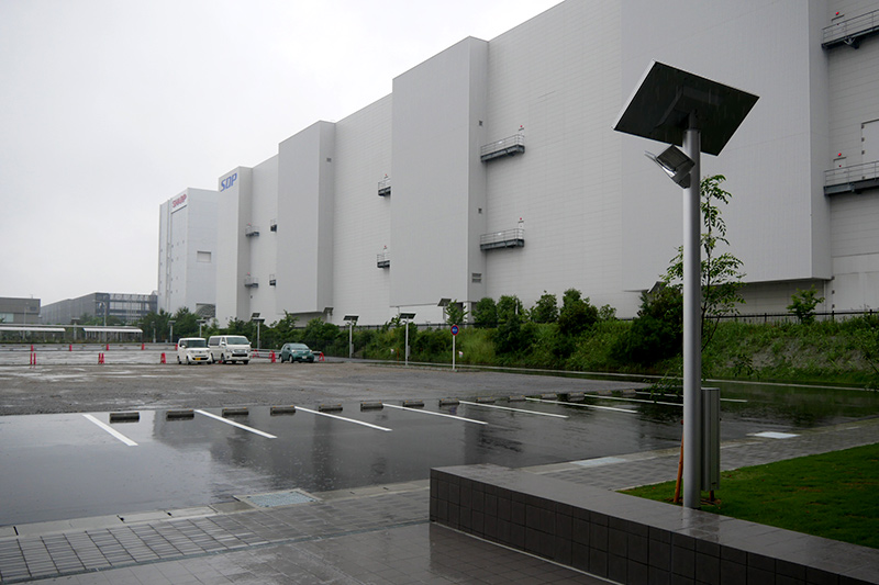 玄関を出ると、目の前がグリーンフロント堺の入口となる