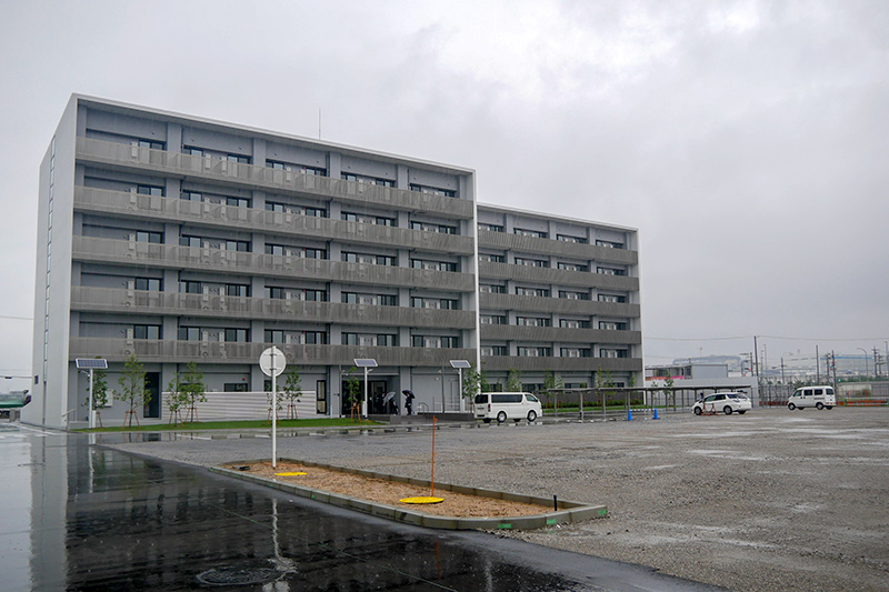 誠意館の目の前の空き地に創意館が建設されることになる
