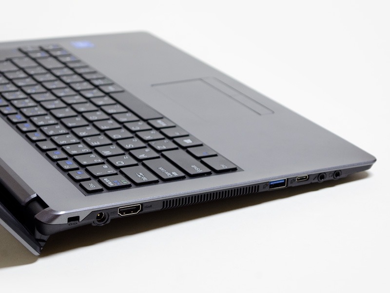 左側面はロックポート、HDMI、USB 3.0、USB 3.0 Type-C、音声入出力
