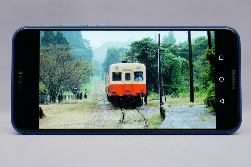 表示品質は十分に優れており、輝度も高いため野外での視認性も申し分ない