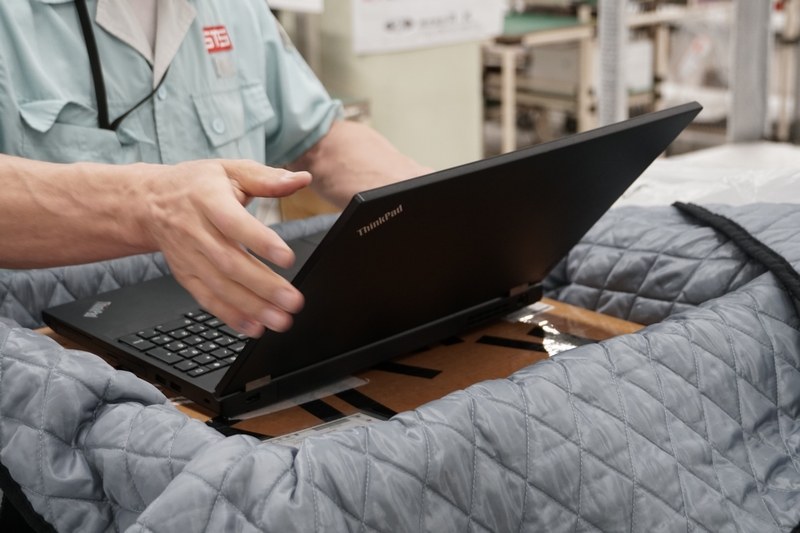 引き取り時に外見の傷などはユーザーとともに確認されるが、着荷時にも点検を受ける