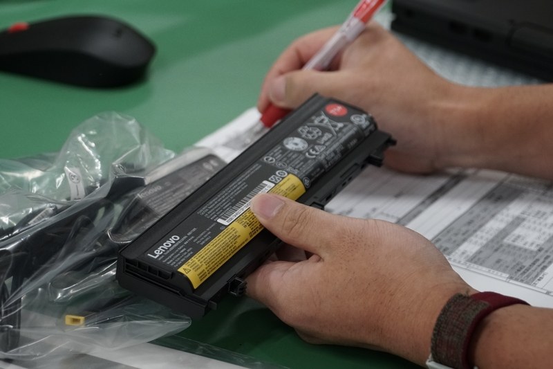 ACアダプタやバッテリのシリアル番号も控える