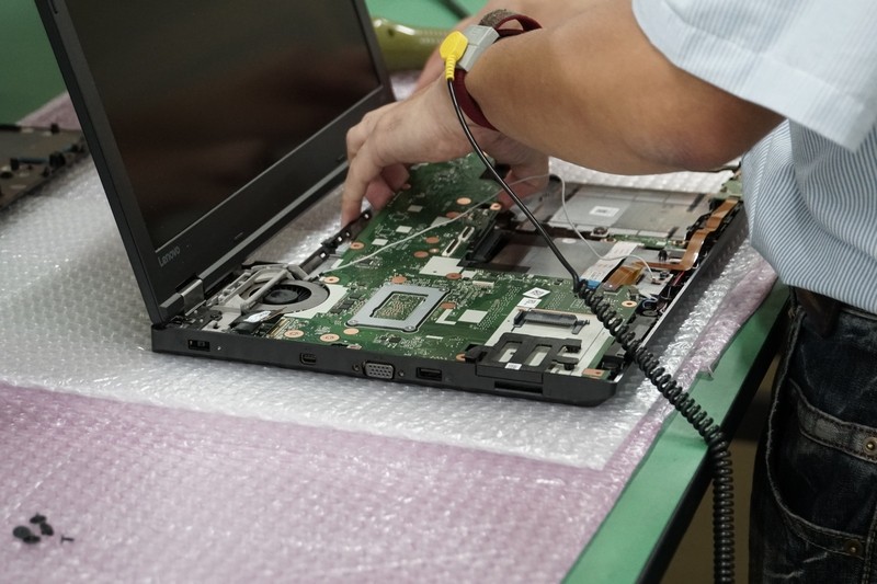 マザーボードを取り外す