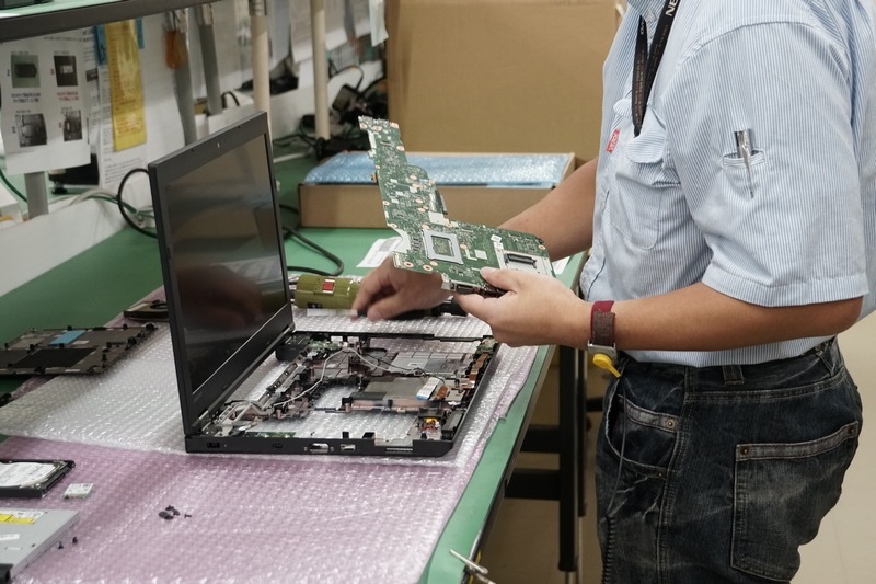 マザーボードを取り外した