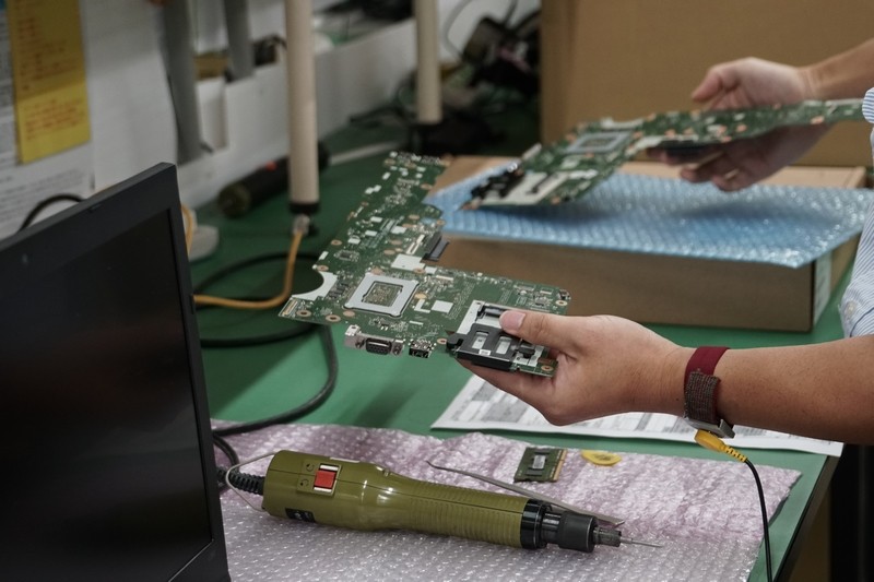 新しいマザーボードと取り替える