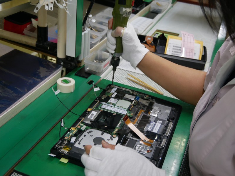 各種ボードなどをねじで固定