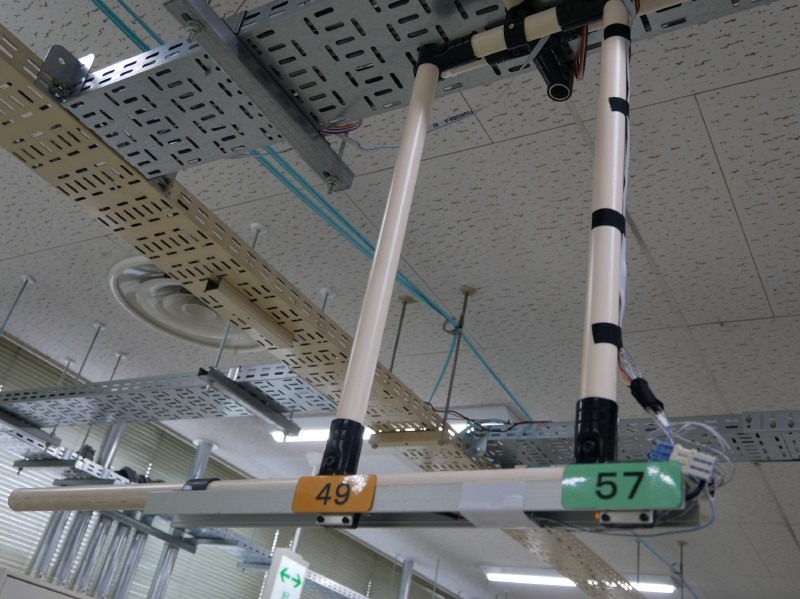 各エリアでは赤外線を使って、部品を搭載した搬送車が到達したことを知らせる