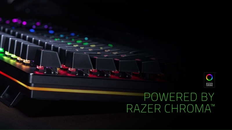 Razer Chroma技術が搭載されており、キーボードはもちろん、キーボードの周囲も美しく光る
