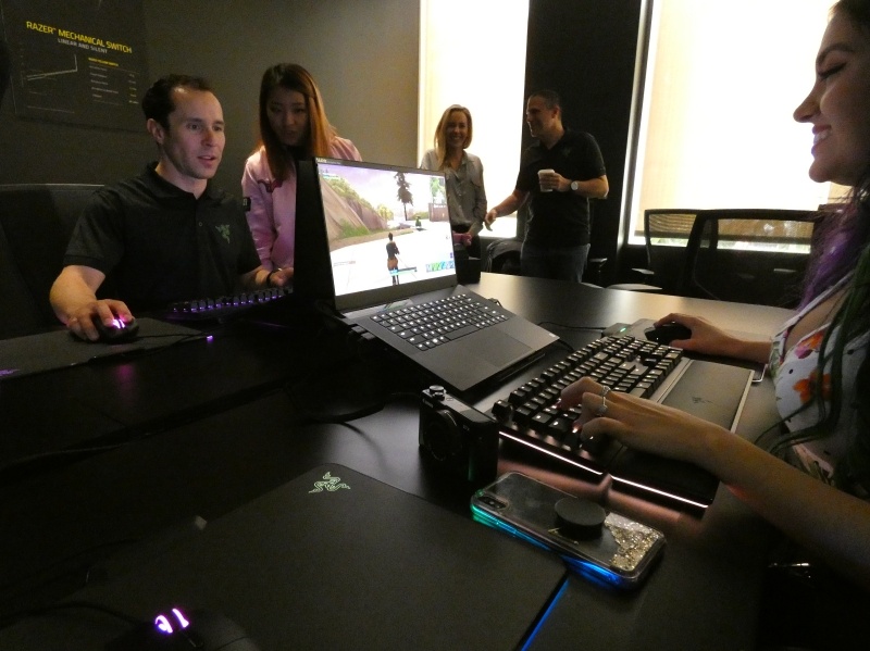 プレゼン後、HuntsmanやHuntsman Eliteを使ってゲームをプレイすることができた