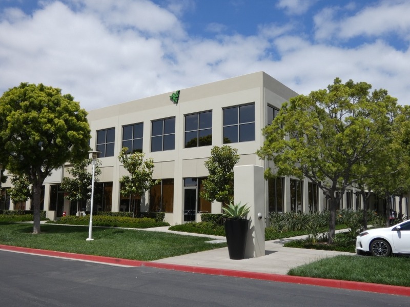 カリフォルニア州アーバインにあるRazer米国オフィスの外観