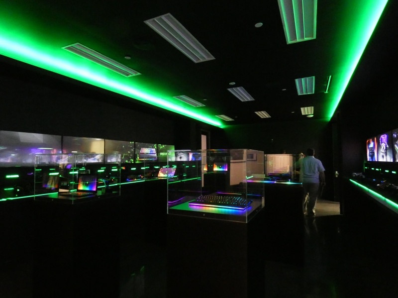 社内にはショールーム的なスペースもある