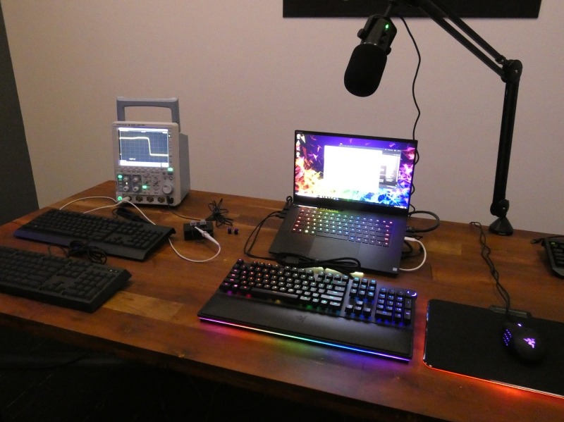 キーボードのタイピング時の音や、スイッチON/OFF時の挙動などを計測する様子も公開された