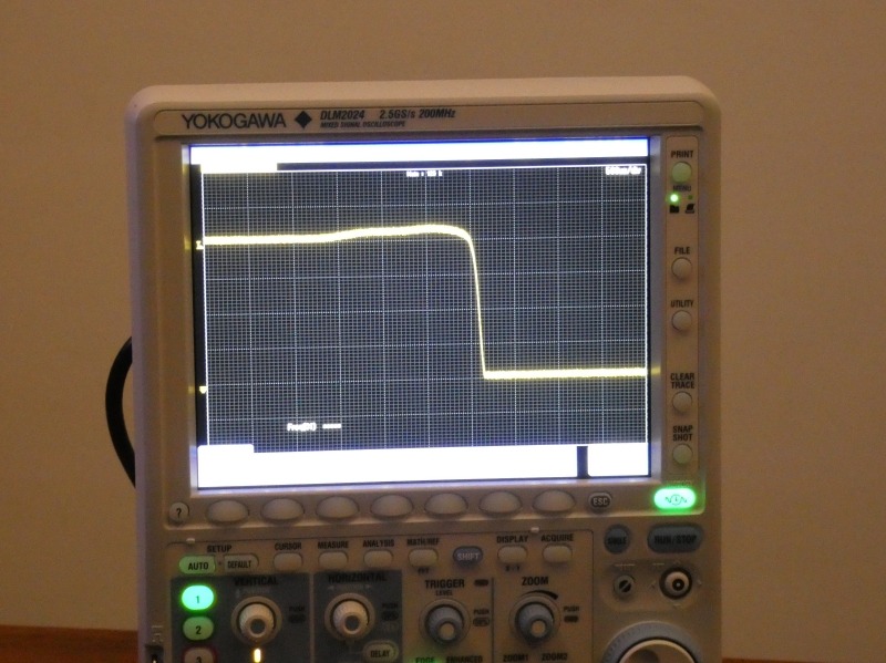 Razerが新たに開発したオプトメカニカルスイッチでは、チャタリングが生じず、1から0へ素早く切り替わる