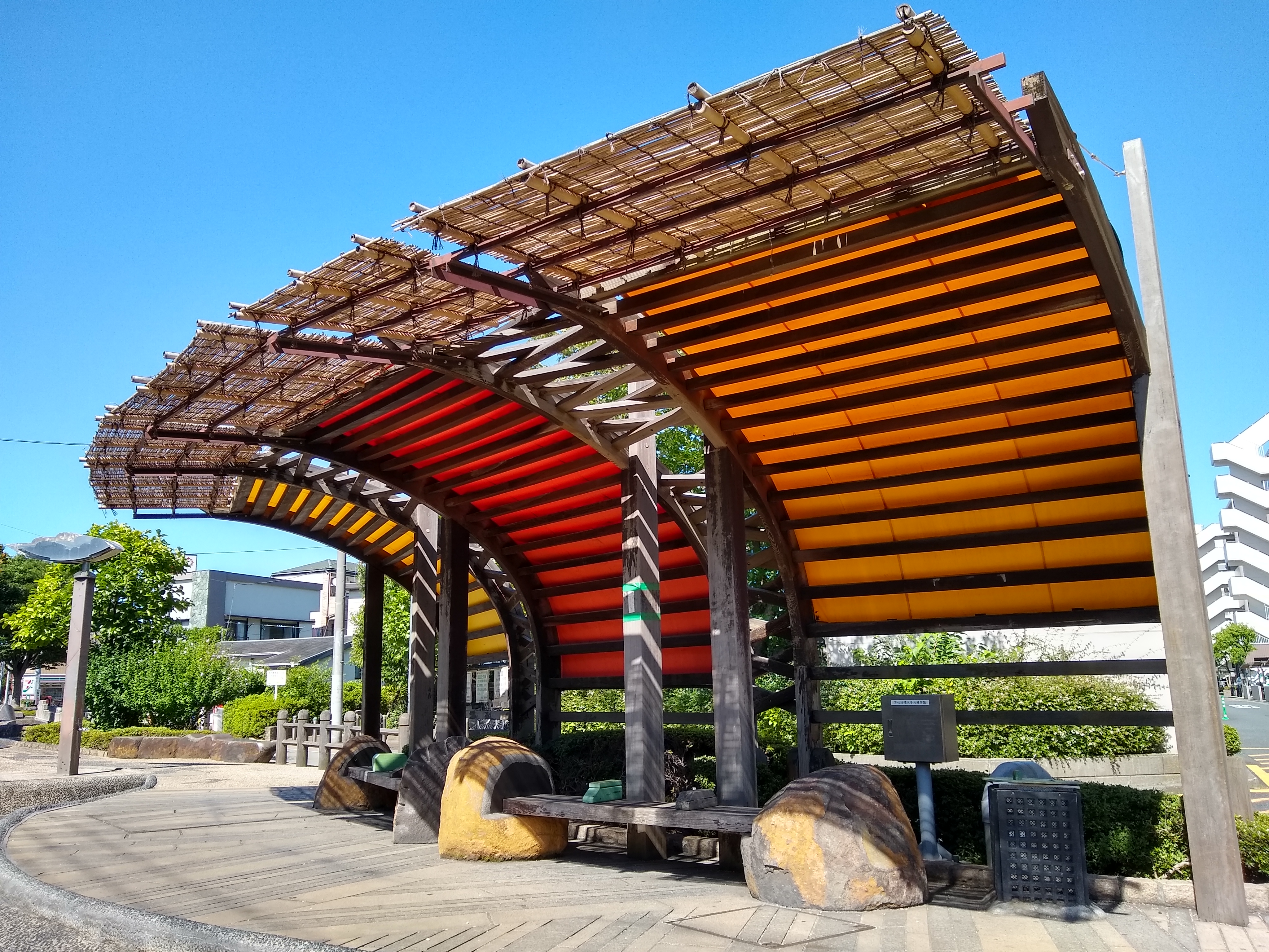 HDRがオンでも白飛びしてしまいやすい。輝度ノイズはあるが、抑えられているほうだろう