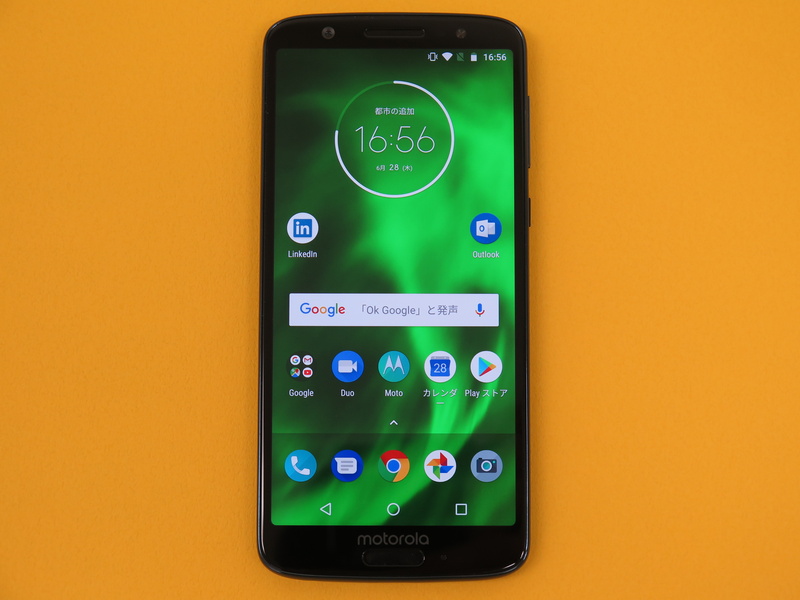 ディスプレイは2,160×1,080ドットの18:9．視野角は広く、画素密度も高い。写真は中間輝度。