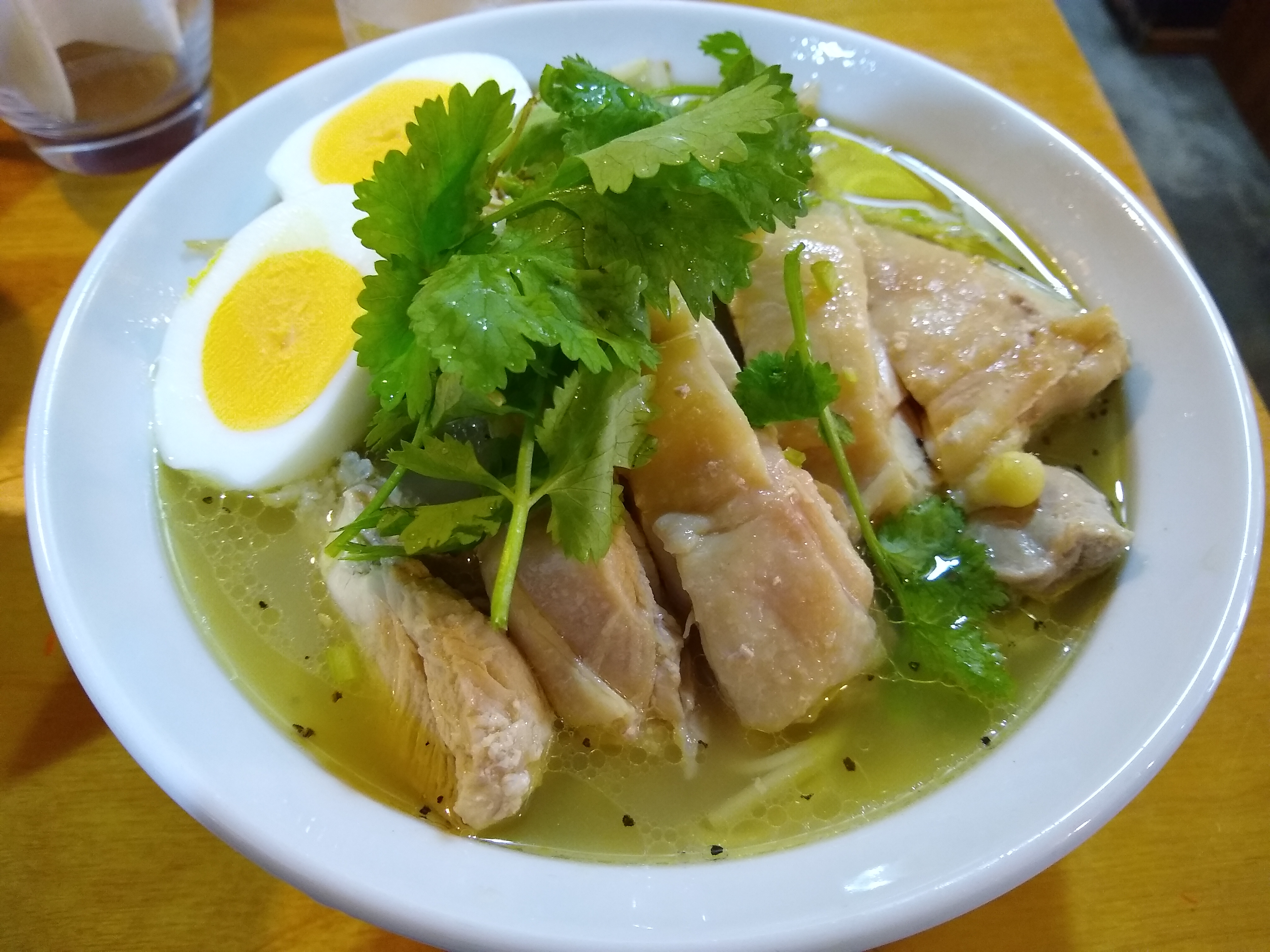 ダイナミックレンジもせまく、卵の白身が白飛びしてしまう