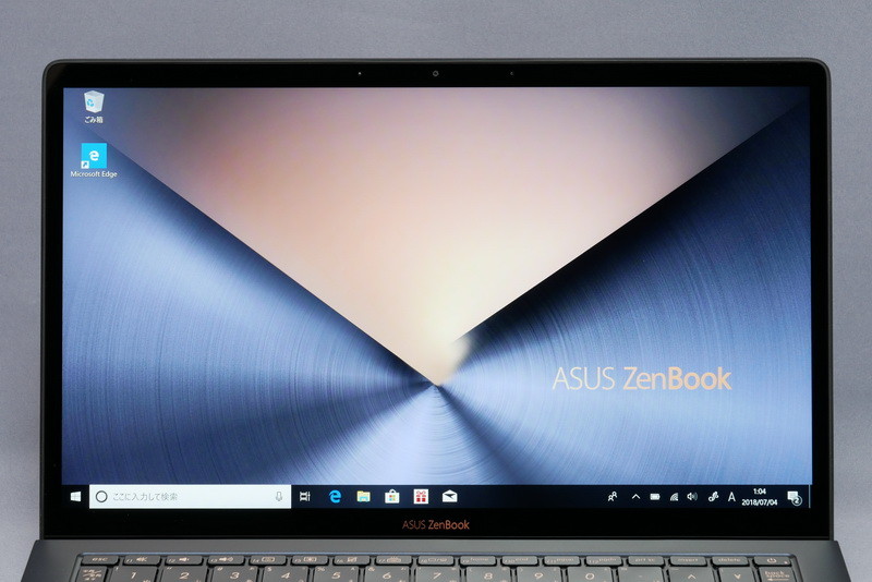 3,840×2,160ドット表示対応の13.3型液晶を搭載。10点マルチタッチ対応のタッチパネルも搭載しており、タッチ操作が可能だ