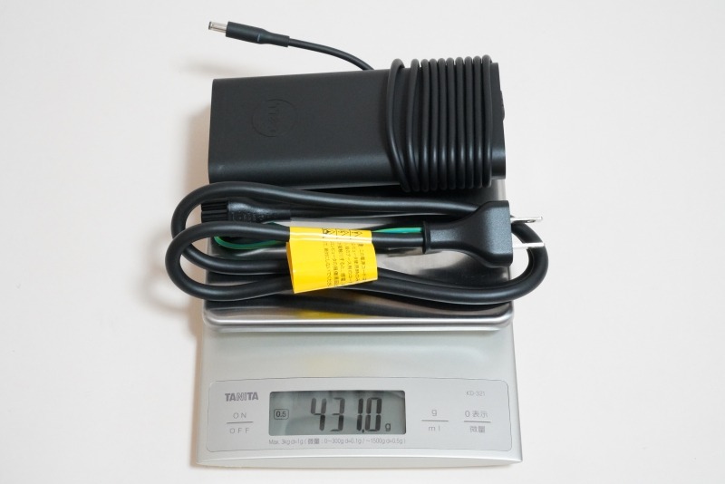 ACアダプタと電源ケーブルの実測重量は431g