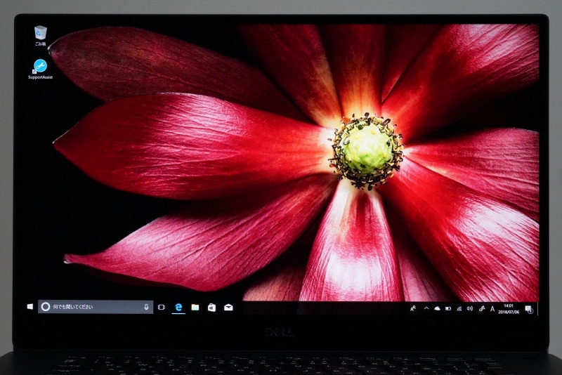 あくまでも液晶なので有機ELのような漆黒は表示できないが、鮮やかな色彩で画像、映像を楽しめる