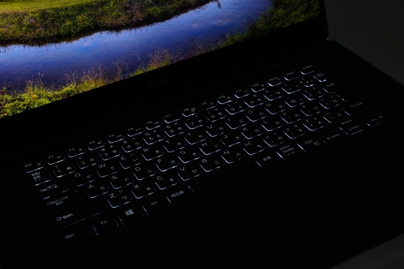 バックライトは「F10」キーで切り替えられる