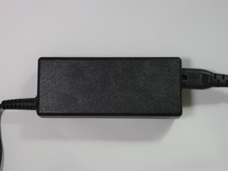 付属のACアダプタ