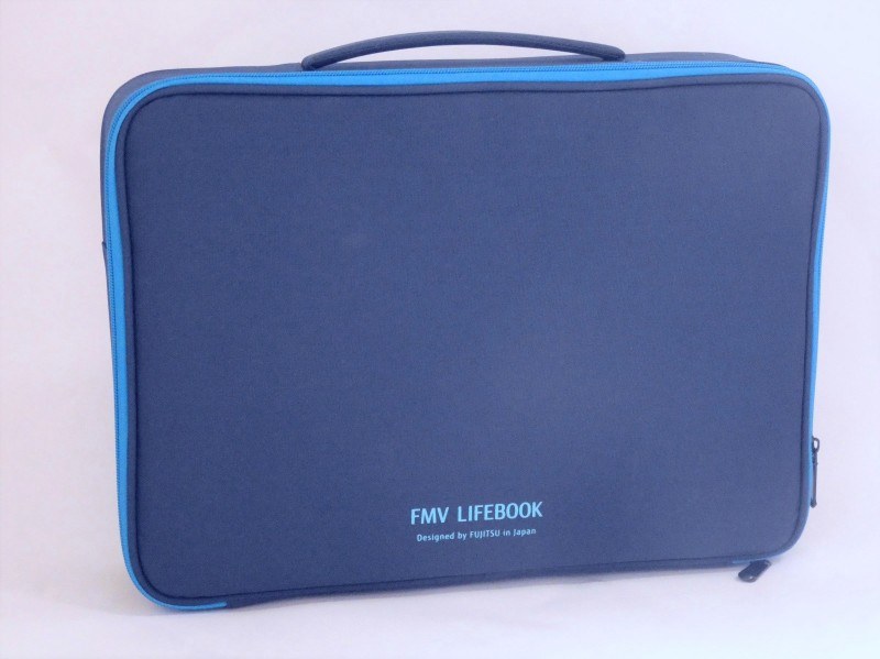 お道具箱と呼ばれる専用収納ケースが付属する