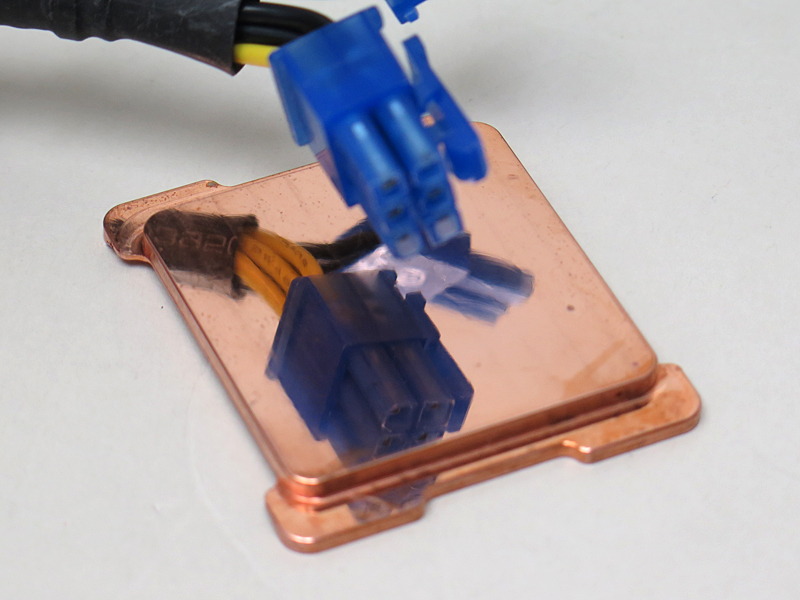 表面は鏡面仕上げとなっている