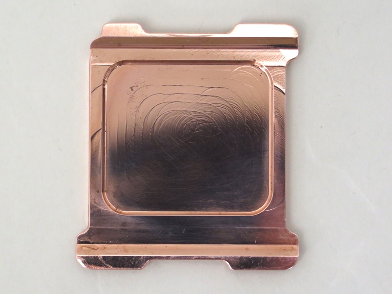 CNC削り出しの跡が若干残っているが、平滑であった