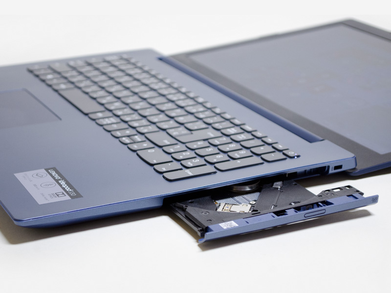 右はロックポート、DVDスーパーマルチドライブ