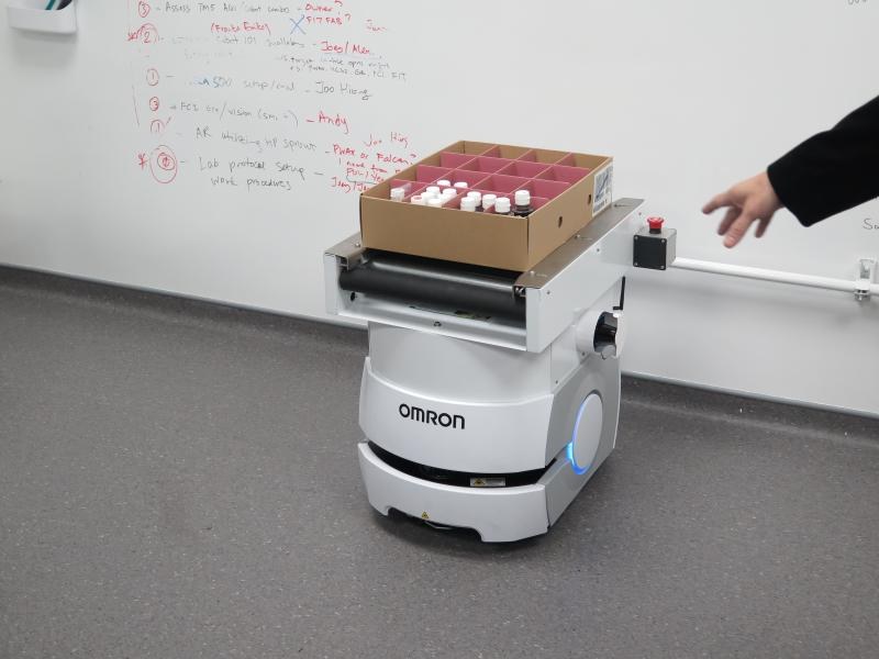 自律型の荷運び用ロボット