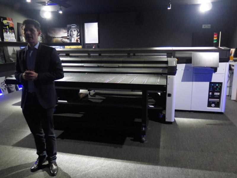 5月に発表された「Latex R」