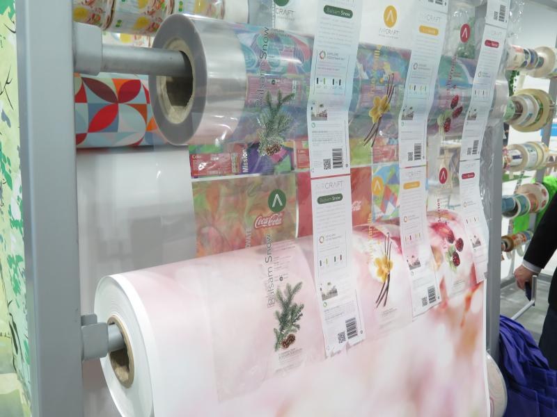 デジタル印刷を使い、製品のラベルをカスタマイズした例