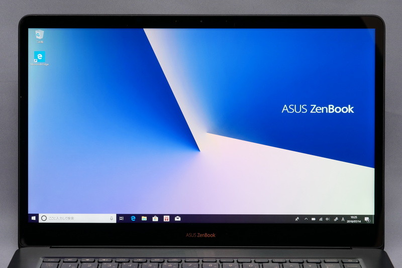 ディスプレイは、3,840×2,160ドット表示対応の15.6型液晶を採用。静電容量方式のタッチパネルを搭載しタッチ操作が可能。オプションの「ASUS Pen」を利用したペン入力にも対応する