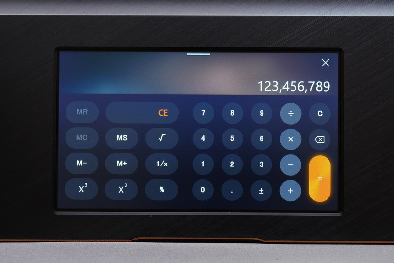 ミュージックプレーヤーやカレンダー、テンキー、電卓などのアプリは、ユーザーが個別に起動して利用。これらアプリ利用時には、タッチパッドとしては動作しなくなる