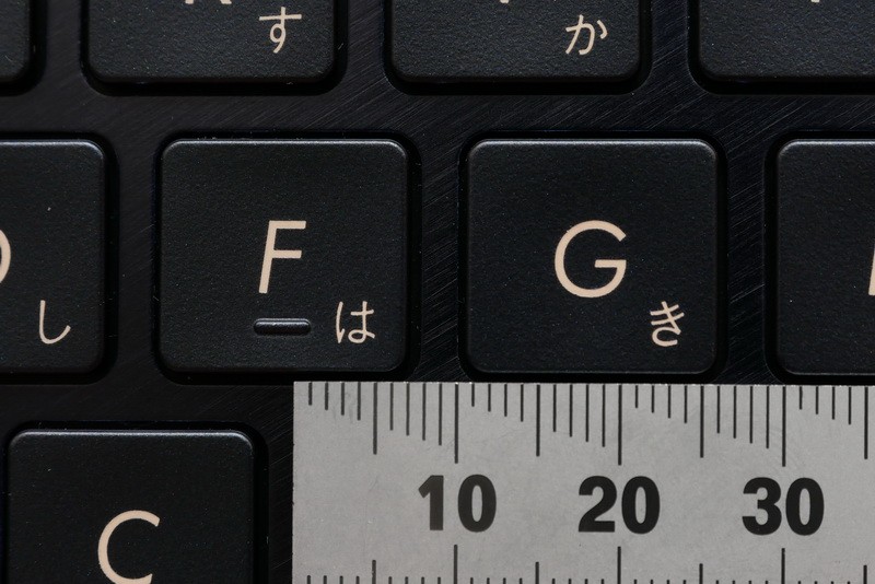 主要キーのキーピッチは約19mmフルピッチを確保しており、ゆったりとタイピング可能だ