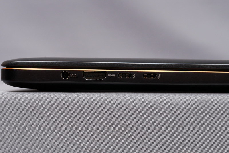 左側面には、電源コネクタ、HDMI、Thunderbolt 3×2を配置