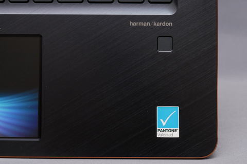 Hothotレビュー】フルHD液晶タッチパッドが異彩を放つクリエイター向け