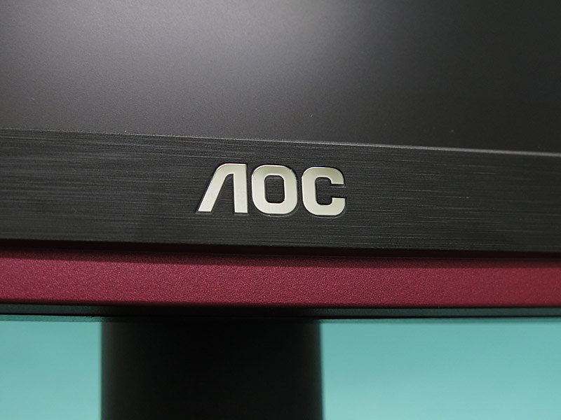 下辺のみ広めで、赤いラインのアクセントが入っている