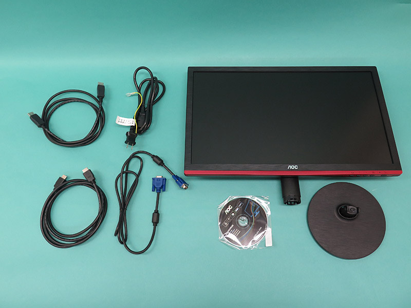 付属品。DisplayPortやHDMIケーブルまでも付属しているのは親切だ
