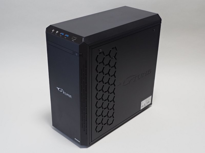 NEXTGEAR-MICRO新筐体は前面、左右側面、天板部をフラットに、全体をマットブラック塗装とした