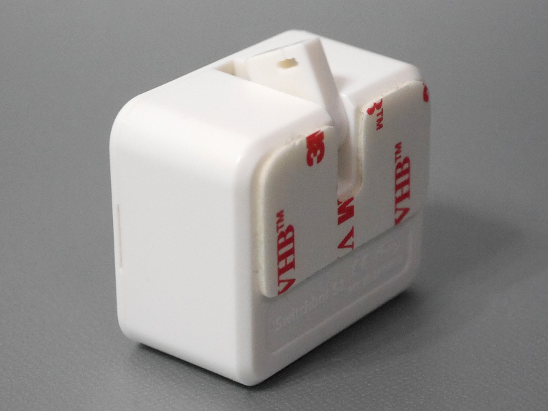 アプリのボタンをタップすると本体中央からアームがせり出す