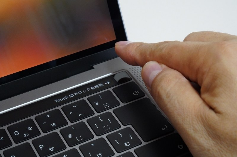 電源ボタンには指紋認証センサー「Touch ID」が内蔵されている
