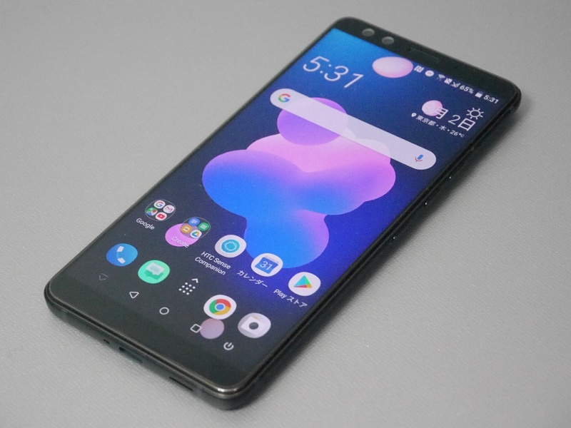 画面サイズは6型、アスペクト比は18:9と標準的だが、解像度は2,880×1,440ドットとひときわ高い