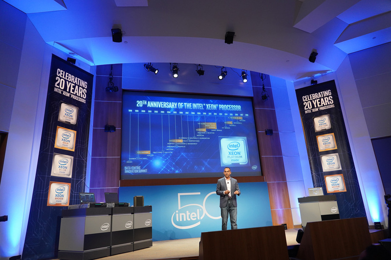 Intel本社の講堂で行なわれたIntel Data-Centric Innovation Summit