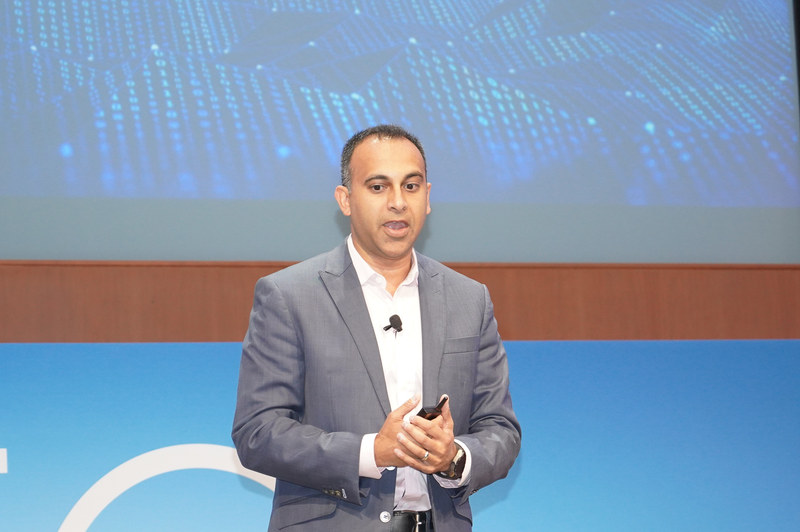 Intel 上級副社長 兼 データセンター事業本部 事業本部長 ナビーン・シャノイ氏